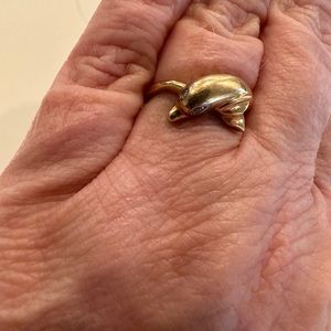 10 karat dolphin ring with diamond chip eyes size 6